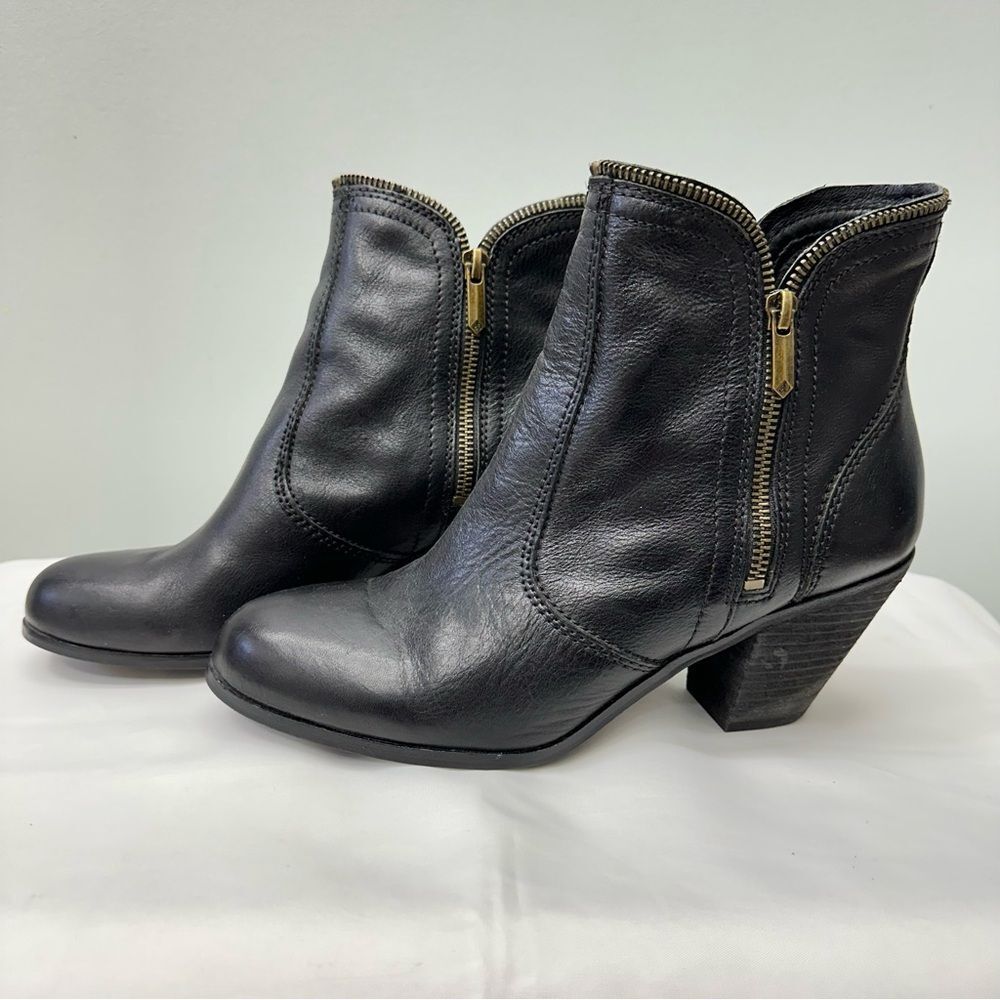 Sam Edelman black leather booties women's 8.5.  functional zippers.‎